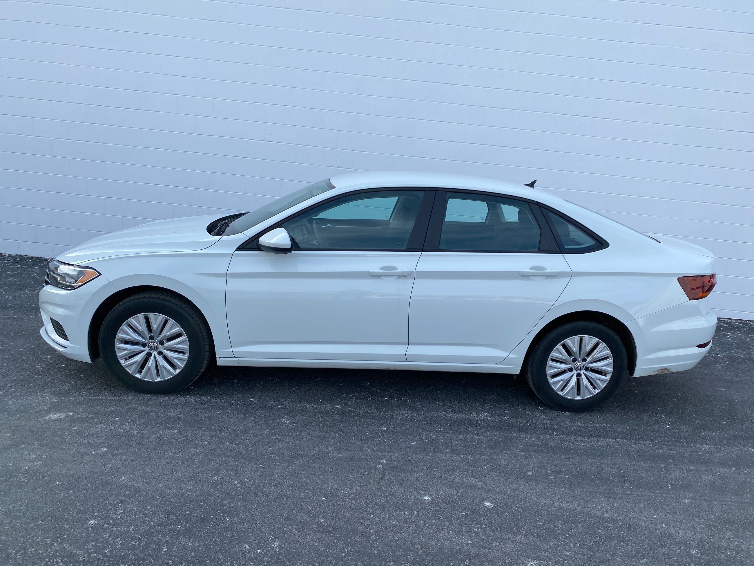 Used 2019 Volkswagen Jetta Comfortline White 30575 Km For Sale