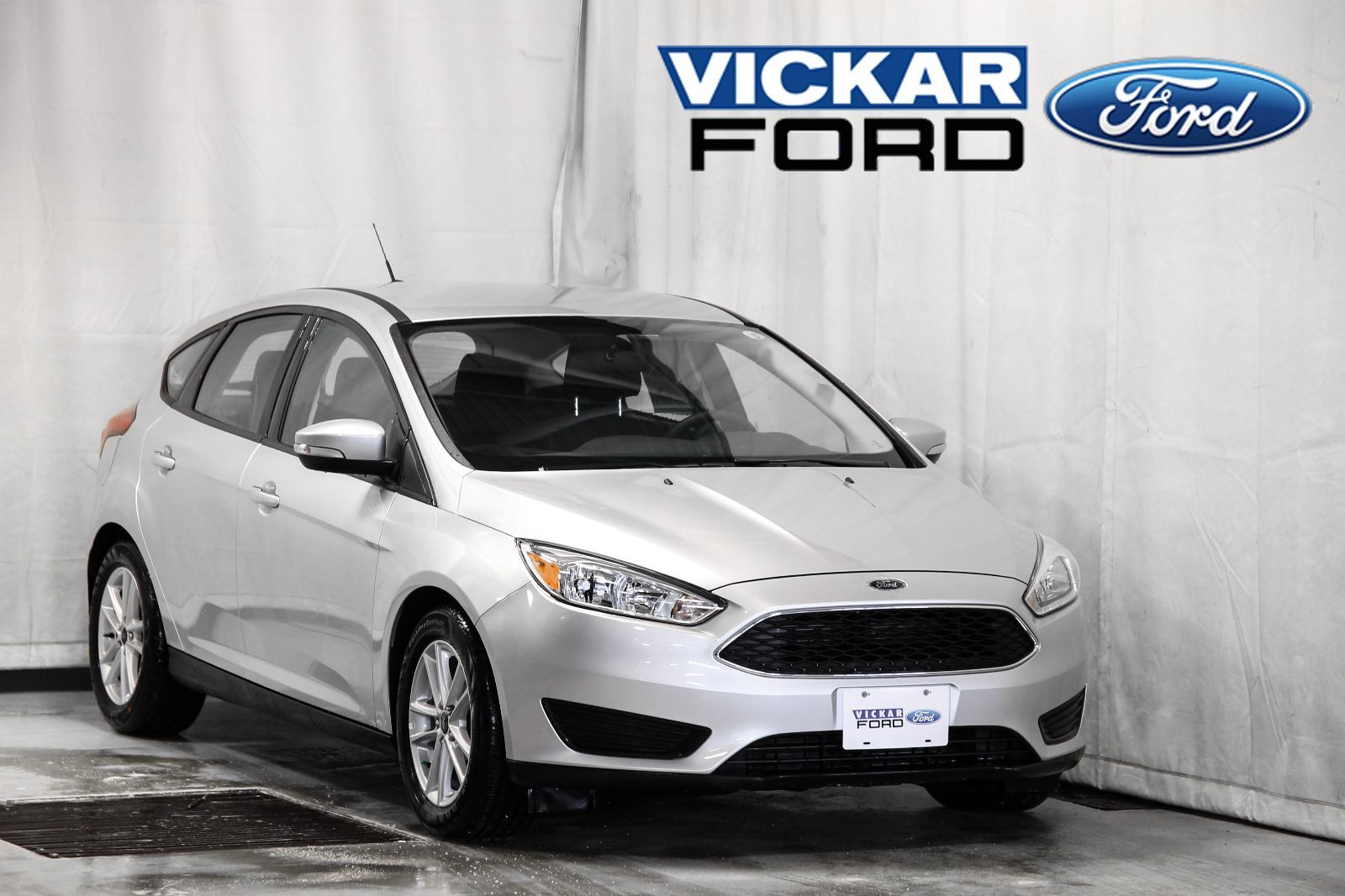 New 2017 Ford Focus Hatchback SE Ingot Silver (MET) for sale 19805.