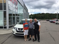 Nissan Rogue blanc nacré 2017