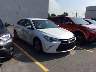 2017 Toyota Camry 4-Door Sedan SE 6A