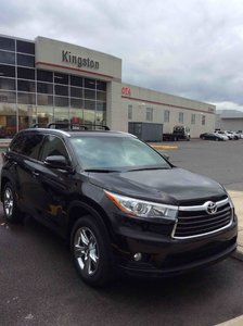 2016 Toyota Highlander LTD AWD BOXING WEEK CLEARANCE!!