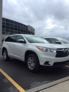 2016 Toyota Highlander LE FWD BOXING WEEK CLEARANCE!!