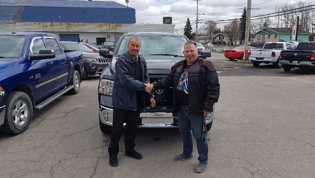 Merci à M. Frédéric Lavoie ainsi qu'à sa conjointe pour l'achat de leur 2 véhicules.
