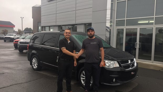 Félicitation à M.James Lepage nouvellement de Rivière-du-Loup pour sa toute nouvelle Grand Caravan Premium Plus toute équipé! Un habitué qui en est déjà à sa 2e Grand Caravan! Toute l'équipe te remercie de ta confiance.