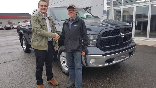 Félicitation à M. Paul Degarie de Riviere-Bleue, fidèle client Ram, M. Degarie vient de faire l'acquisition d'un Ram 1500 outdoorsman ecodiesel ! Merci de votre confiance et bonne route.