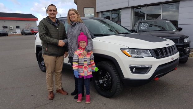 Félicitation à Mme. Isabelle Cyr pour l'achat de son tout nouveau Jeep Compass Trailhawk. Merci de ta confiance et bonne route avec ta petite famille!
