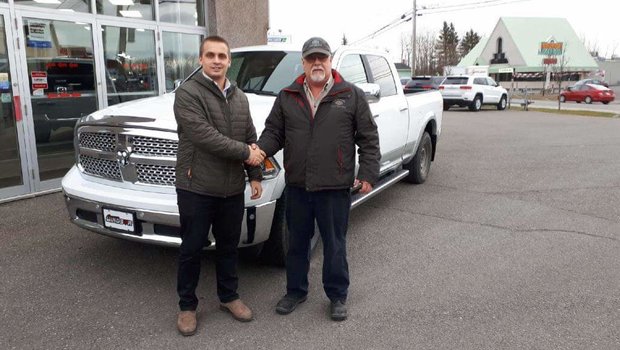 Merci à M. Robert Blanchette de Baker-brook au Nouveau-Brunswick pour l'achat de son magnifique Ram 1500 Laramie. Bonne route !