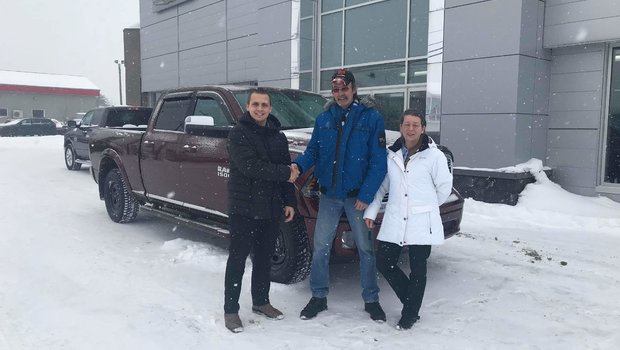Merci à M. Denis Cassistas et sa conjointe fidèles clients Ram pour l’achat de leur Ram 1500 2018 Limited Edition Tungsten. Félicitation et bonne route !