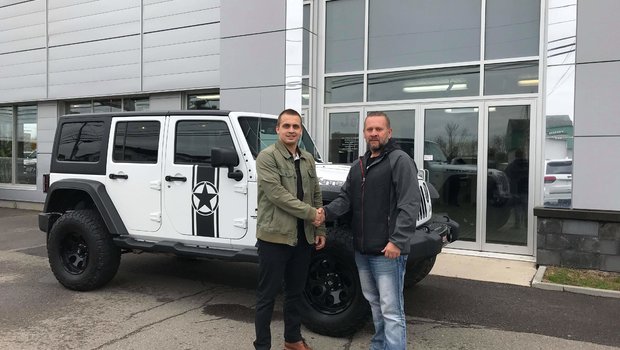 Merci à M. Yvan Castonguay pour son l’achat de son superbe Jeep Wrangler. Bonne route.