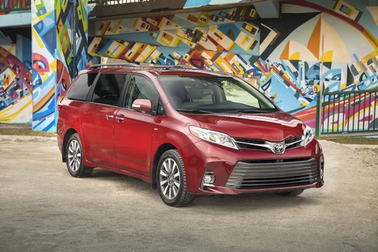 Toyota Sienna 2018 vs Honda Odyssey vs Dodge Grand Caravan : pas facile comme choix