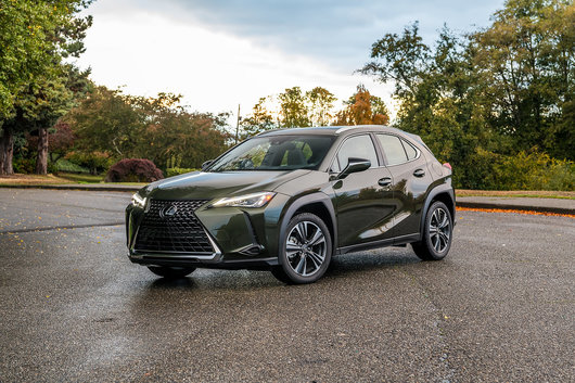 Lexus UX 2019 vs BMW X3 and Audi Q3