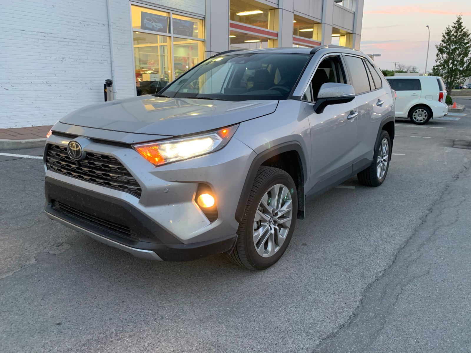 Used 2019 Toyota RAV4 Limited for sale in Montreal | DEMO-190745 ...